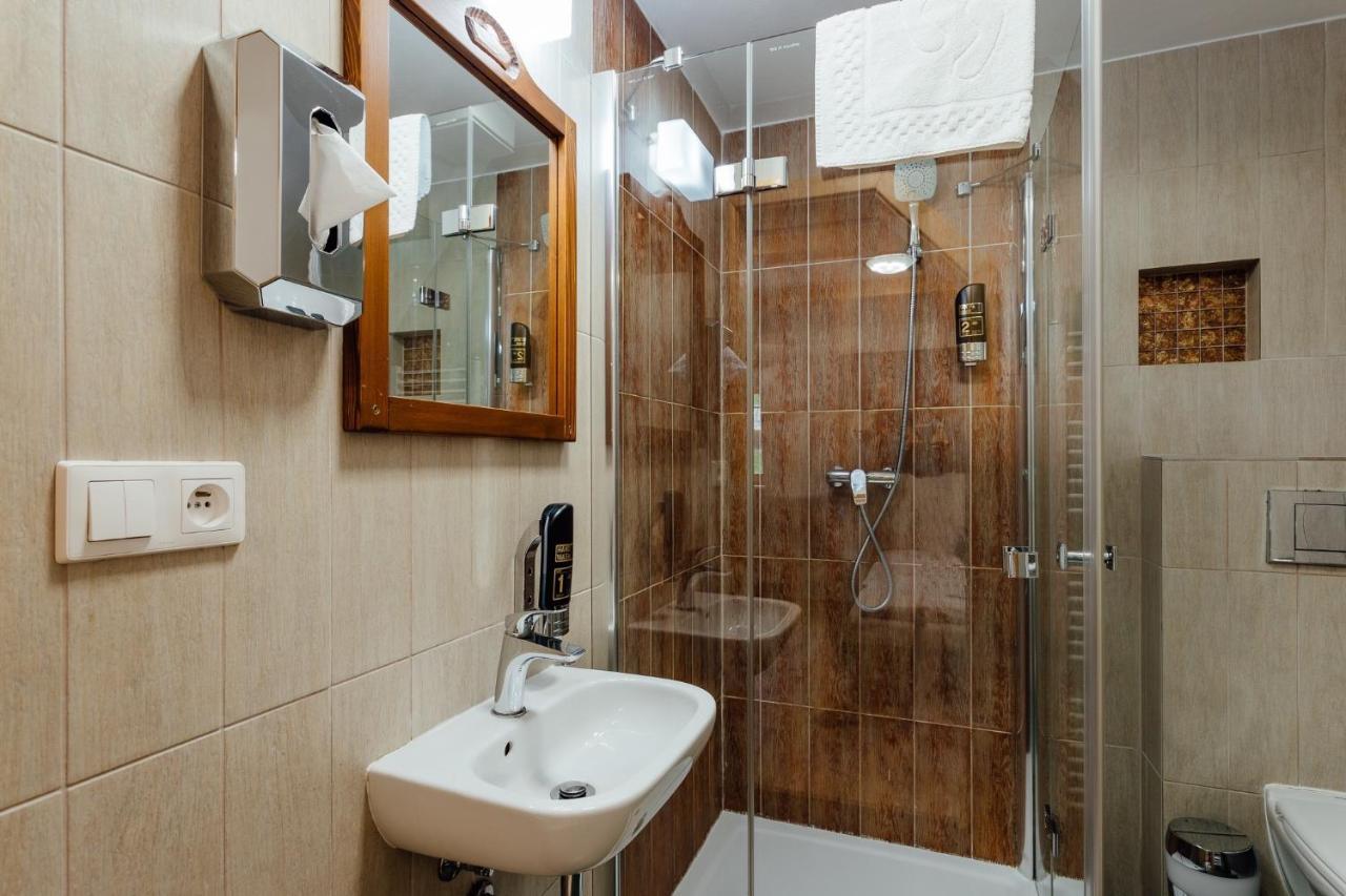 Wellness Rezort Janosikov Dvor ซาซริวา ภายนอก รูปภาพ