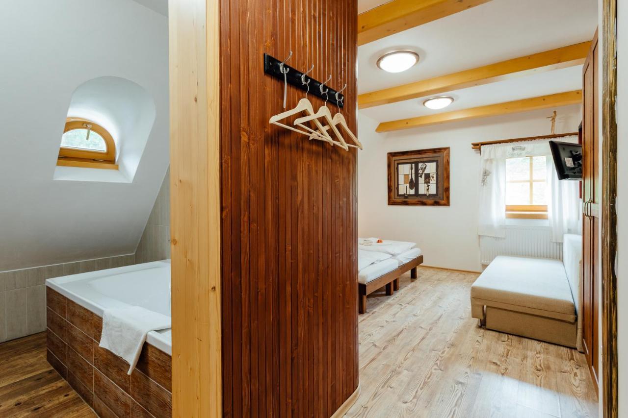 Wellness Rezort Janosikov Dvor ซาซริวา ภายนอก รูปภาพ