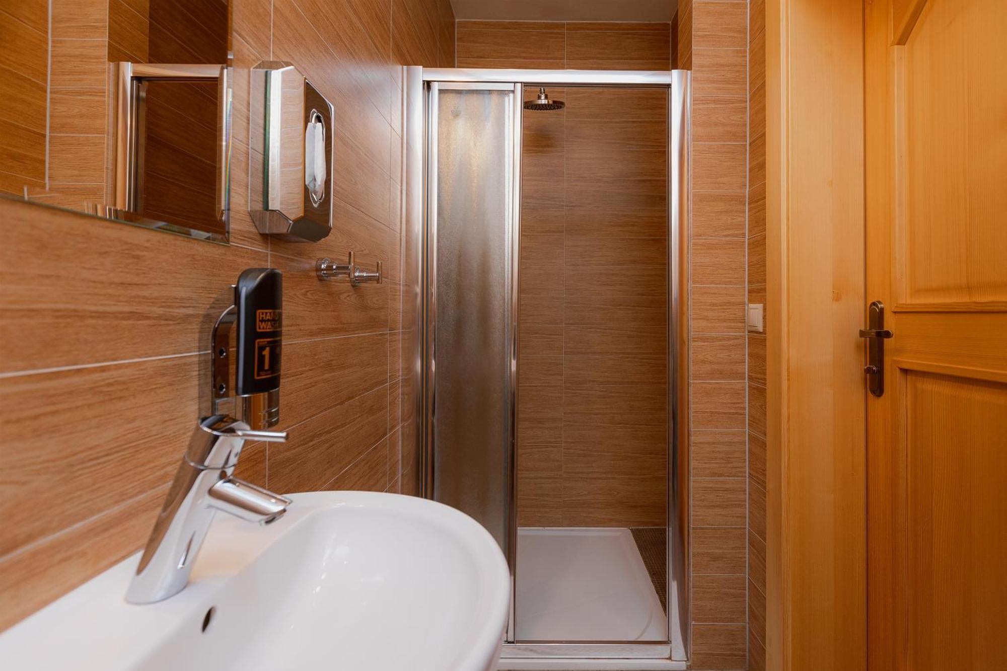 Wellness Rezort Janosikov Dvor ซาซริวา ภายนอก รูปภาพ